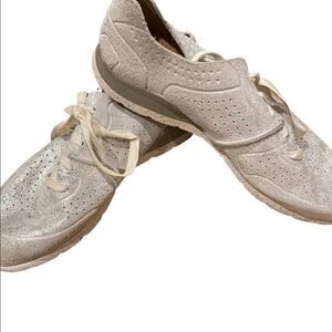 UGG Silver Super Soft Leather Snearkers Womens Size 10